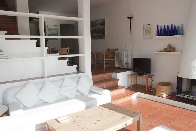 Сasa de vacaciones Casa con encanto y jardín amplio en Cadaqués Villa